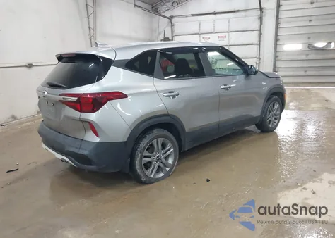 2021 Kia Seltos Lx z USA, uszkodzony, nr VIN KNDEPCAA5M7167350
